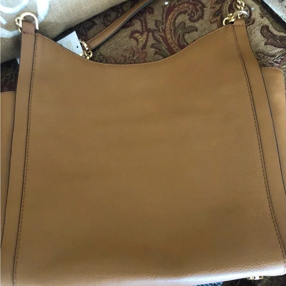 Like new Michael Kors bag with chain strap - Picture 2 of 7